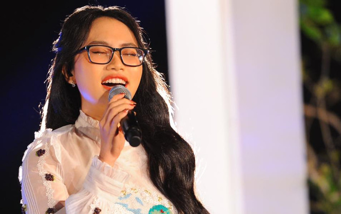 Phương Mỹ Chi 'gây lú' khi hát nhạc Hoàng Thùy Linh, dân mạng thắc mắc: 'Nhạc Bình Dương hả' Ảnh 2