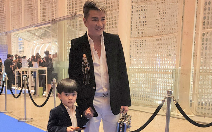 Đàm Vĩnh Hưng và con trai Polo chiếm trọn spotlight tại thảm đỏ 'Ngôi sao của năm' Ảnh 2