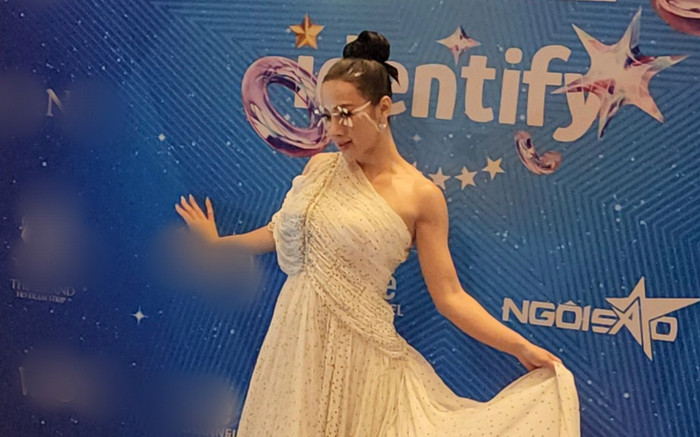 Angela Phương Trinh đến trễ sự kiện vẫn vô tư lả lướt thả dáng trên thảm đỏ Ảnh 2