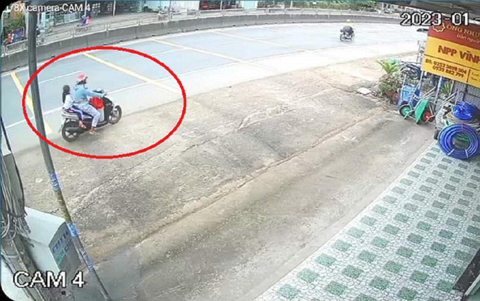 Người phụ nữ lừa bé gái 6 tuổi để thực hiện hành động xấu xa Ảnh 2