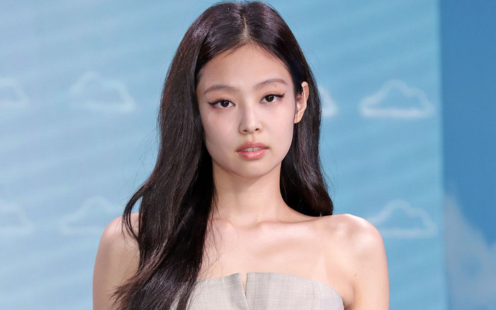 Jennie (BLACKPINK) được khen xinh như công chúa khi đổi kiểu makeup, hóa ra trước nay đều bị stylist hại Ảnh 2