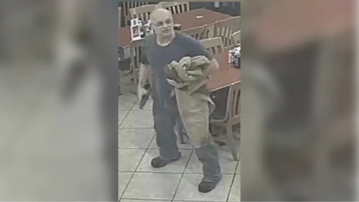 Vụ thực khách bắn 9 phát đạn vào kẻ cầm súng giả cướp tiền trong nhà hàng: Người nổ súng lên tiếng Ảnh 2