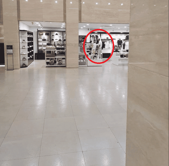 Thời điểm trước khi công khai chuyện hẹn hò và tiến đến kết hôn, cặp đôi từng bị bắt gặp cùng nhau đi mua sắm tại một cửa hàng thể thao khi đang mặc đồ chơi golf