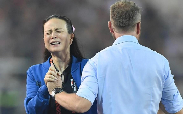 HLV Polking mặc áo 'phong thuỷ', nói Thái Lan hoà Việt Nam 2-2 là tuyệt vời Ảnh 2