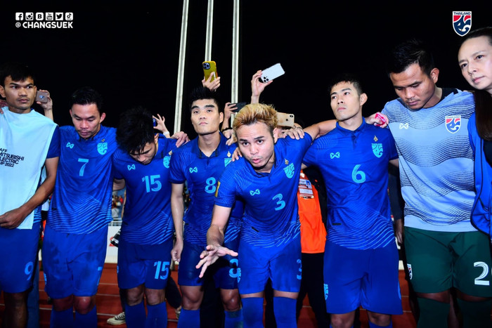 Ngay tại sân Mỹ Đình, đội trưởng Theerathon Bunmathan đã khích lệ toàn đội Thái Lan với tuyên bố vô địch AFF Cup 2022.