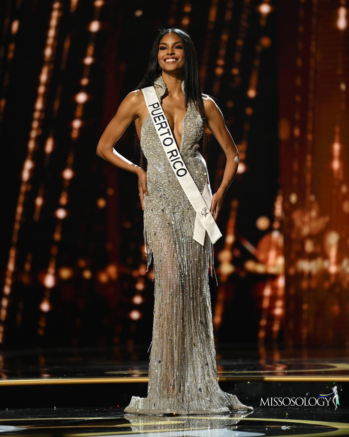 Ashley Cariño (28 tuổi) - một chiến binh nghìn máu được quốc gia cử đến Miss Universe để phục thù cho những thất bại đáng tiếc nhất trong những năm vừa qua của Puerto Rico. Người đẹp cao 1m80, sở hữu vẻ ngoài riêng biệt không pha lẫn giữa rừng mỹ nhân. Cô cũng liên tục được dự đoán có khả năng lọt vào Top 5 chung cuộc cùng đại diện Venezuela.&nbsp;