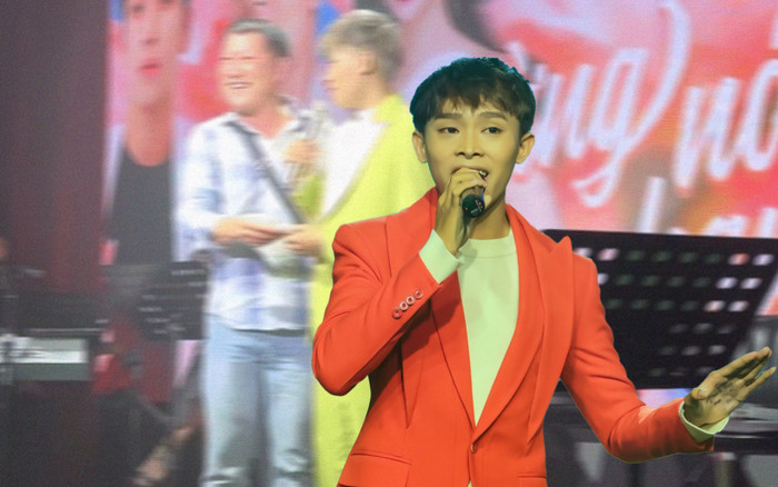 Phản ứng của Hồ Văn Cường khi chưa hát nhưng đã được khán giả lên sân khấu tặng tiền Ảnh 2