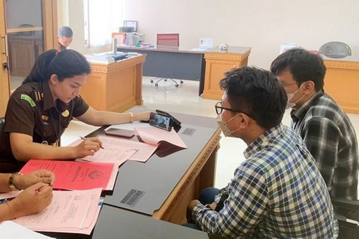 Người đàn ông bị bắt vì vận chuyển lậu 932 viên kim cương vào Bali bằng cách giấu trong bao cao su nhét ở hậu môn