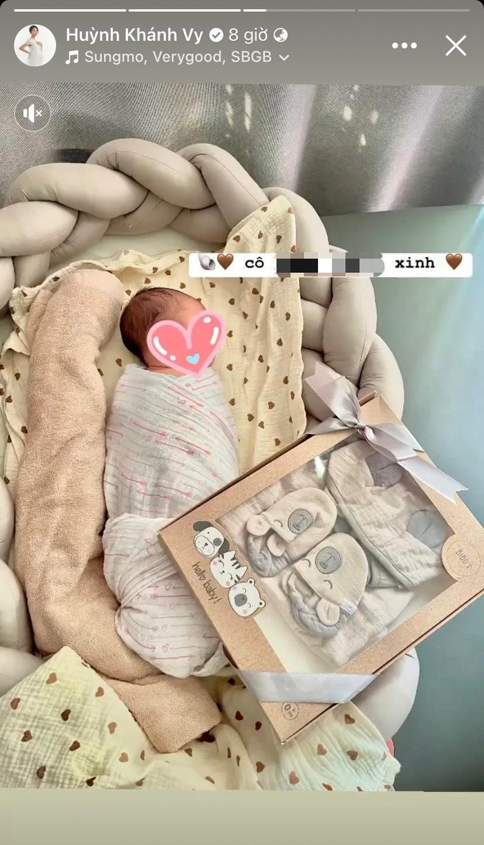 Tuy nhiên cũng như nhiều 'mẹ bỉm' đình đám, Khánh Vy đã lựa chọn bảo vệ diện mạo của con