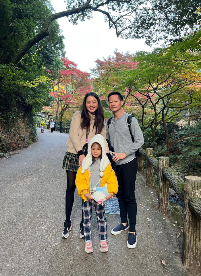 Hiện tại cựu người mẫu đang tận hưởng cuộc sống hôn nhân hạnh phúc, đầy viên mãn bên cạnh chồng đại gia và con gái đầu lòng