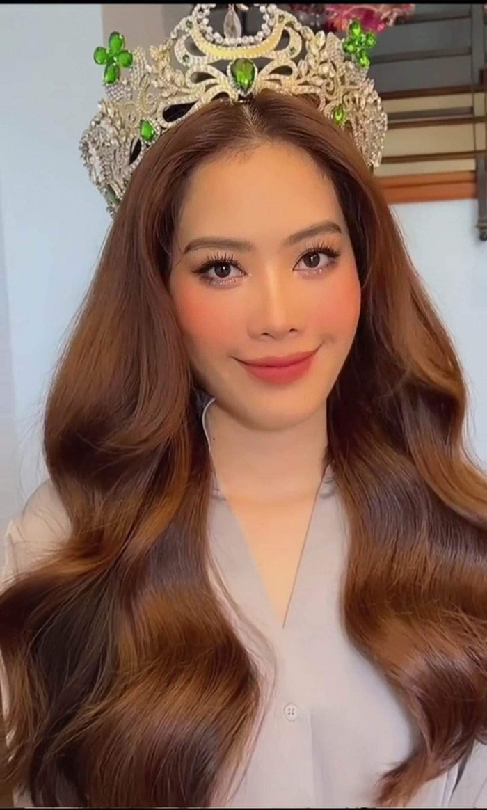 Đa số khán giả đều động viên cô không nên tham gia các cuộc thi sắc đẹp, thay vào đó tập trung học thêm một số kỹ năng để phục vụ niềm đam mê với nghệ thuật