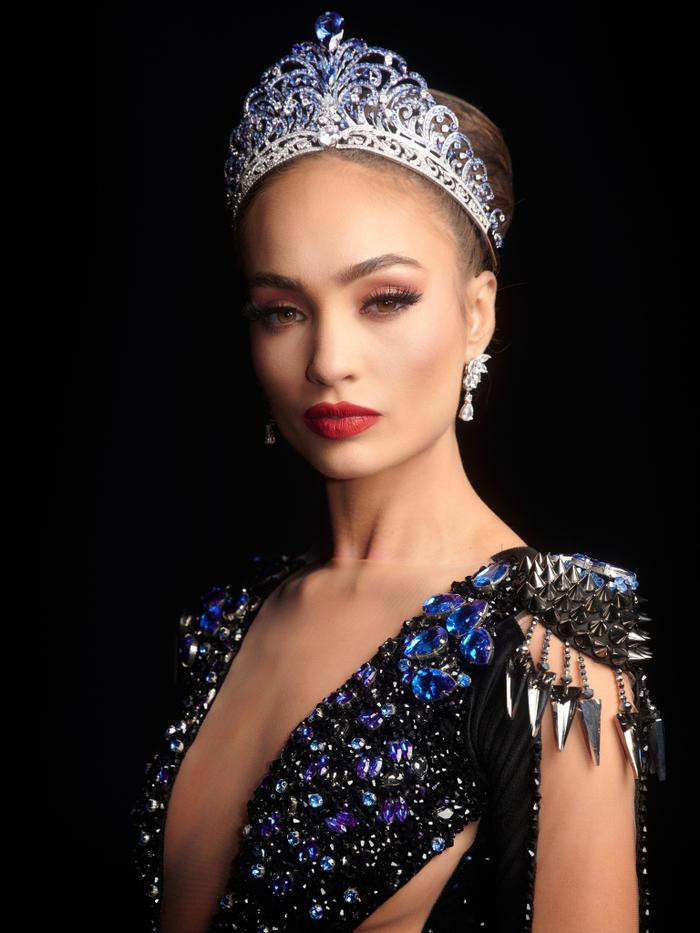 Thập kỉ vàng son chói lọi của Mỹ tại Miss Universe: 2 hoa hậu búi tóc và layout nữ hoàng son đỏ lên ngôi Ảnh 2