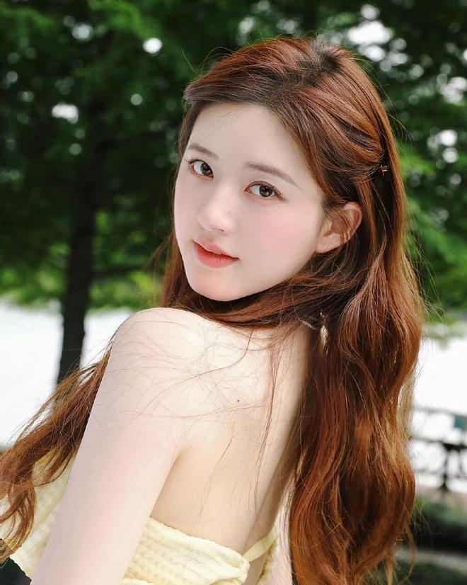 Triệu Lộ Tư trước nay đều không được lòng netizen Trung, thậm chí còn được đặt biệt danh “Em gái trà xanh” vì tính cách thảo mai.&nbsp;