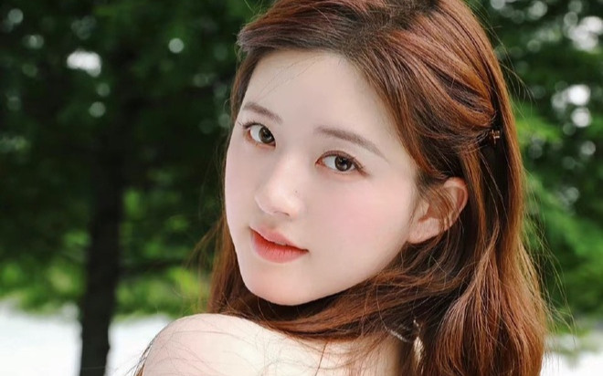 Triệu Lộ Tư tự xử lý trang phục khi quay phim, anti-fan mỉa mai: 'Không bắt trợ lý làm nữa hả?' Ảnh 2