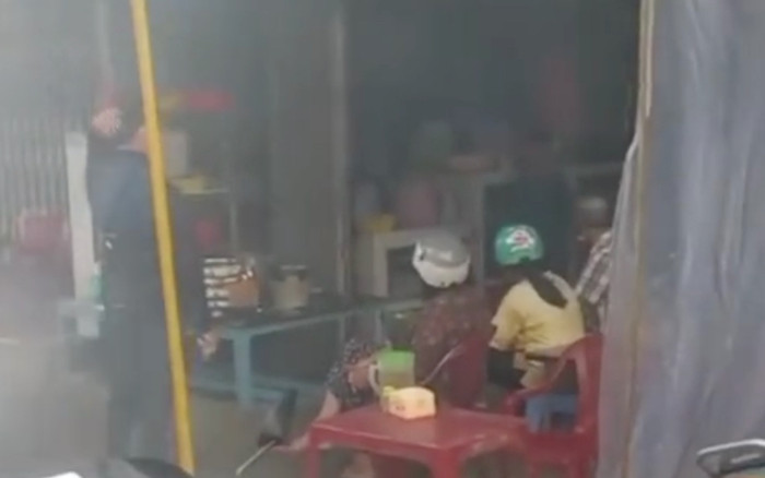 Chàng trai 'khóc thét' khi nhà kinh doanh quần áo nhưng hàng xóm lại bán cơm sườn nghi ngút khói Ảnh 2