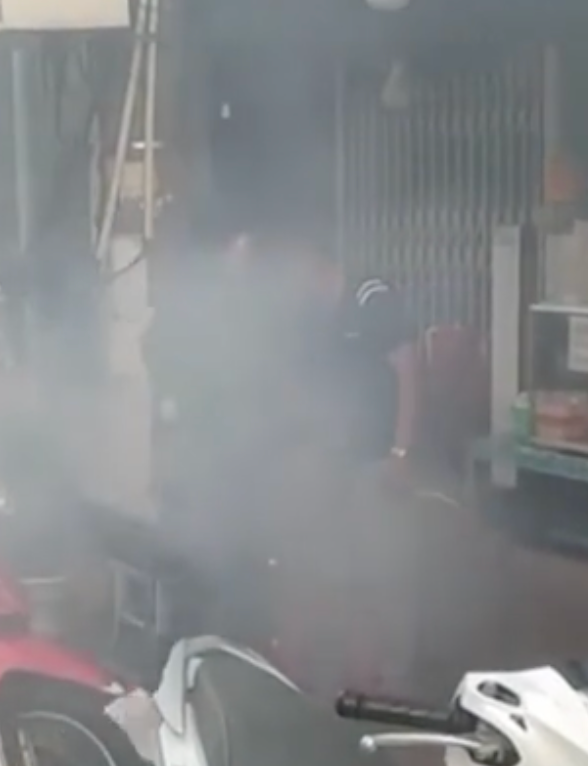 Chàng trai 'khóc thét' khi nhà kinh doanh quần áo nhưng hàng xóm lại bán cơm sườn nghi ngút khói Ảnh 2