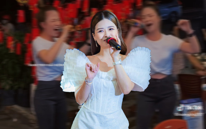 Khét như Dương Hoàng Yến: Cao hứng hát giữa quán nhậu, khiến ai cũng lo lắng vì sợ 'cháy' loa kẹo kéo Ảnh 2