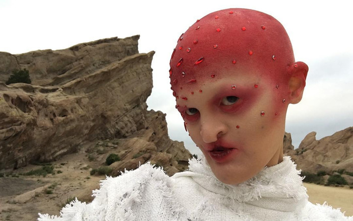 Melanie Gaydos: Người mẫu không răng, không tóc thách thức các tiêu chuẩn xã hội Ảnh 2