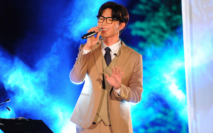 Chỉ vì thói quen khó bỏ này mà Erik bị đồng nghiệp 'lên án' Ảnh 2