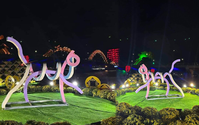 Xuất hiện mô hình linh vật mèo Đà Nẵng thân hình còm nhòm kẻ khen siêu mẫu, người chê 'bộ xương' Ảnh 2