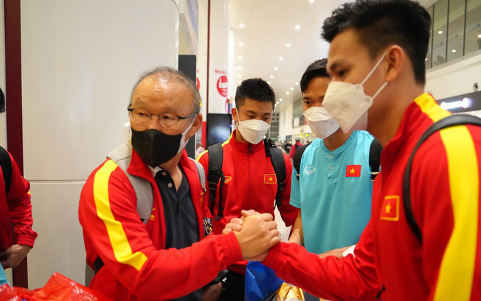 Toàn cảnh cuộc chia tay đầy xúc động của HLV Park Hang Seo và các học trò: Ước gì đừng rời xa Ảnh 2