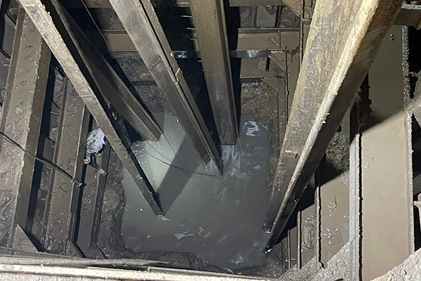 Hố móng sau khi đưa đốt cọc 1 lên mặt đất. Ảnh: Sở TT&TT Đồng Tháp