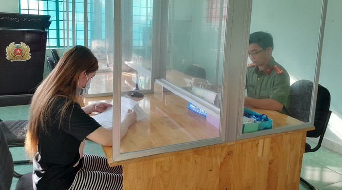 H. làm việc tại Cơ quan Công an. 