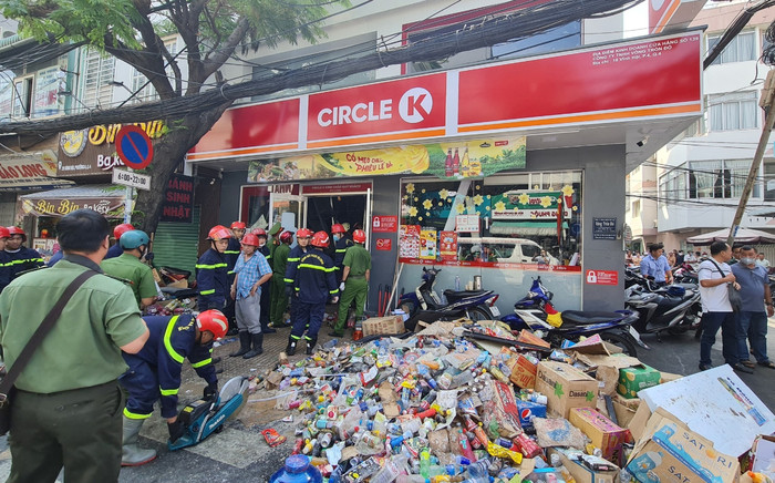 Sập cửa hàng tiện lợi Circle K nhiều người được cứu sống, ít nhất một người tử vong Ảnh 2