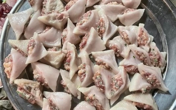 Món 'mỡ nhồi thịt' kỳ công và khó hiểu nhất dịp Tết này, dân mạng xem thành phẩm chỉ biết 'khóc thét' Ảnh 2