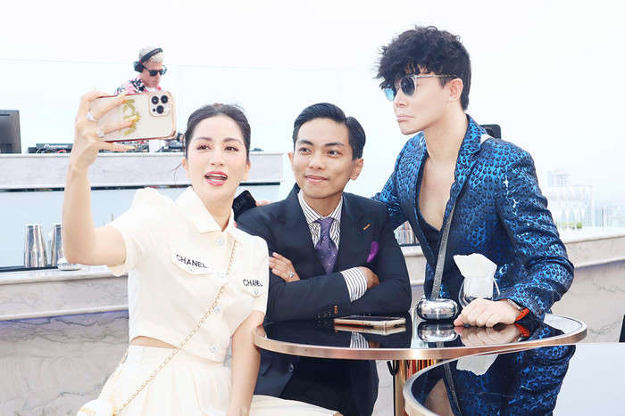 Ca sĩ Nathan Lee và vợ chồng Khánh Thu - Phan Hiển.