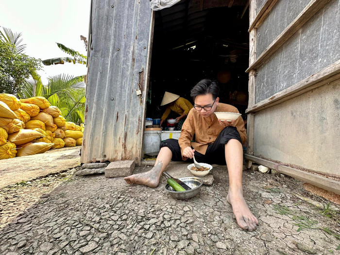 Là BTV đài truyền hình Quốc gia nhưng Trí chiếm được thiện cảm của khán giả vì sự thông minh, hóm hỉnh và hình ảnh gần gũi, bình dị.