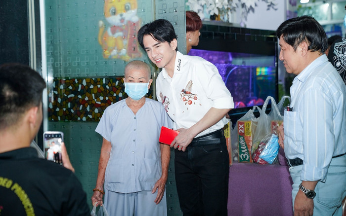 Ca sĩ Đan Trường miệt mài với hoạt động thiện nguyện dịp năm mới Ảnh 2