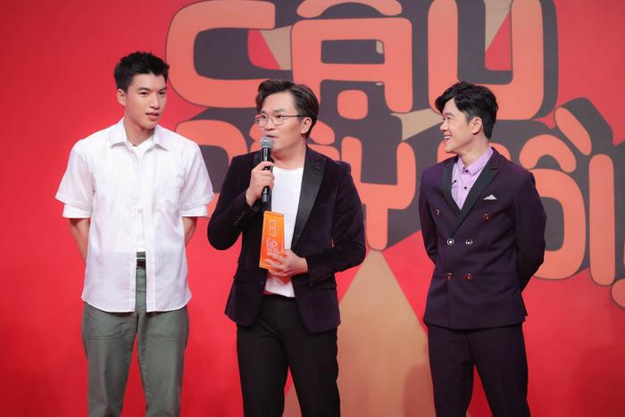 Một năm đầy bùng nổ của HIEUTHUHAI: 'Oanh tạc' gameshow, ra bài hát nào 'viral' bài đó Ảnh 4