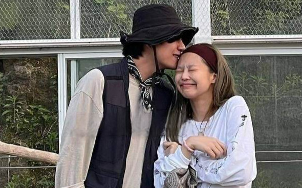 Jennie vướng bão chỉ trích, bạn trai tin đồn V phản ứng ra sao? Ảnh 2