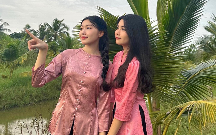 Con gái Quyền Linh đẹp bất chấp camera thường của 'team qua đường', nhan sắc tựa nàng thơ Ảnh 2