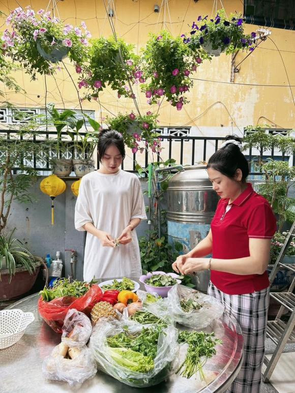 Hoa hậu Thanh Thủy ăn mặc giản dị đón Tết quê nhà, lần đầu hé lộ cơ ngơi ở Đà Nẵng Ảnh 2