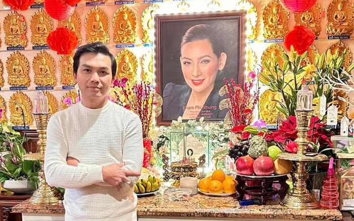 Mạnh Quỳnh viếng thăm cố ca sĩ Phi Nhung vào ngày cuối năm Ảnh 2