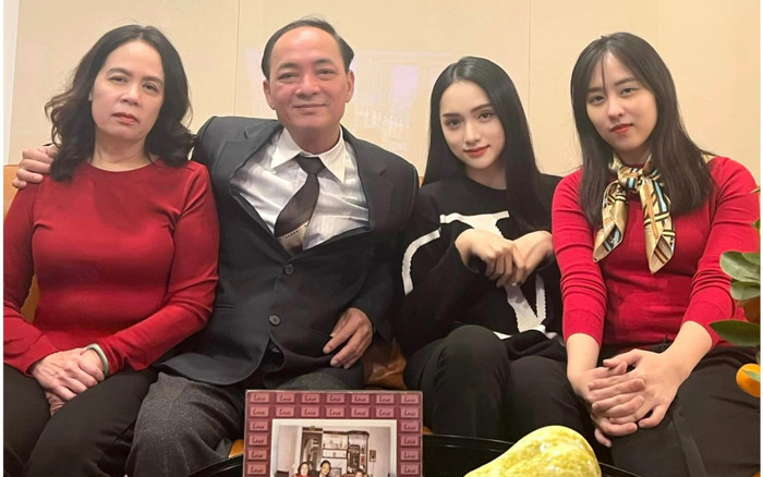 Hương Giang khoe ảnh hiếm bên gia đình, netizen rần rần khen ngợi: 'Đúng chuẩn Hoa hậu' Ảnh 2