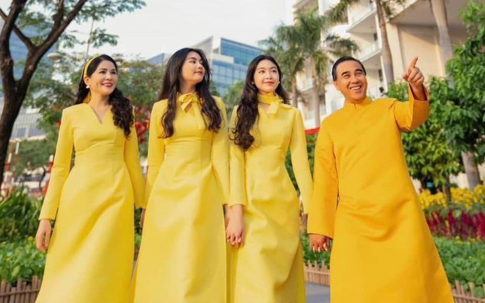 Ái nữ nhà Quyền Linh đốn tim khán giả khi diện trang phục áo dài chúc Tết, chuẩn Hoa hậu tương lai Ảnh 2