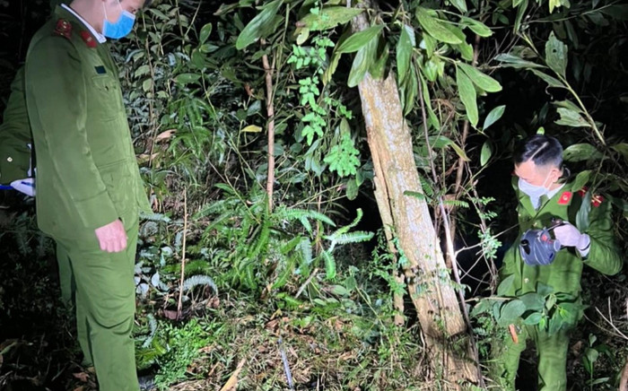 Huy động hơn 100 cảnh sát xuyên đêm vây ráp rừng nguyên sinh truy lùng nghi phạm giết người Ảnh 2
