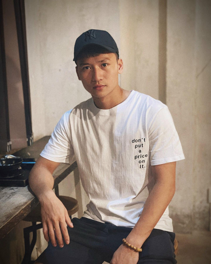 Thủ môn sinh năm 1999 Dương Tùng Lâm sở hữu vẻ điển trai “đốn tim” các fan nữ. Tùng Lâm là thủ môn của CLB Hà Tĩnh. 