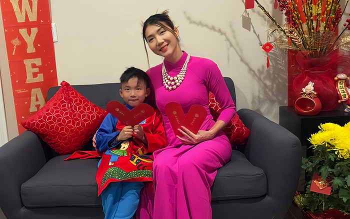 Sao Việt đón Tết ở nước ngoài: Người tự tay bày biện mâm cúng, người dạy con nét văn hóa ngày xuân Ảnh 2