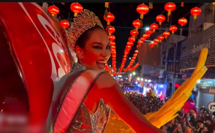 Out top chấn động tại Miss Universe 2022, đại diện Thailand vẫn được fan vây kín ngày về nước Ảnh 2