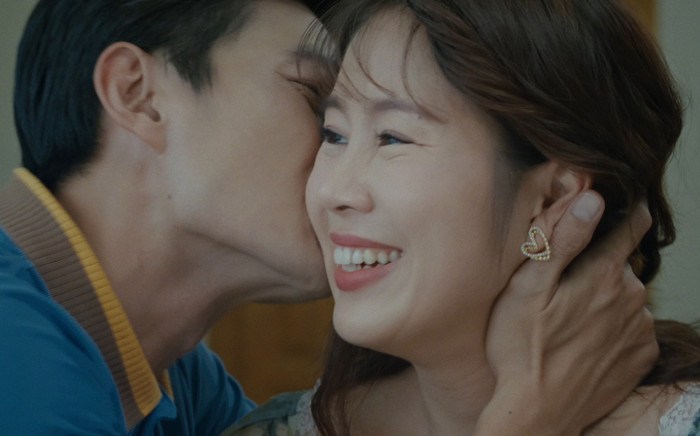 Vong Nhi tung trailer chính thức: Vợ chồng Quốc Huy - Lê Phương vừa lên chức đã gặp 'biến' Ảnh 2