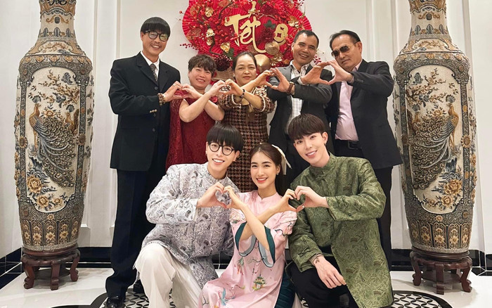 Hai thế hệ gia đình Hoa Dâm Bụt hào hứng tụ họp, mái tóc của Đức Phúc chiếm trọn spotlight Ảnh 2