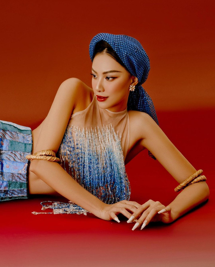 Sau thành công rực rỡ tại đấu trường Miss Suprantional 2022, Á hậu Kim Duyên cho thấy nhan sắc lẫn hình ảnh ngày càng được nâng cấp một cách vượt bậc so với quá khứ. Dù không ăn tết tại quê hương, nhưng người đẹp Cần Thơ vẫn đầu tư chỉn chu nhiều bộ ảnh ấn tượng để hưởng ứng dịp lễ quan trọng của quê nhà. 