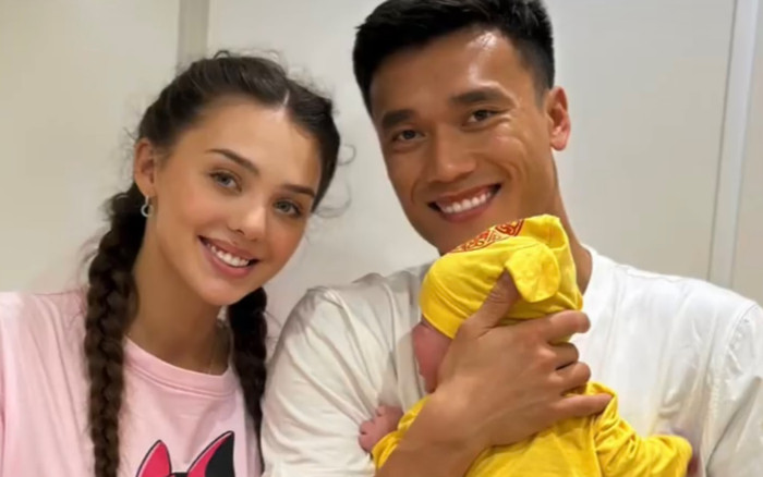 Vợ chồng Bùi Tiến Dũng mừng quý tử 2 tháng tuổi, cặp đôi không ngừng phát 'cẩu lương' Ảnh 2