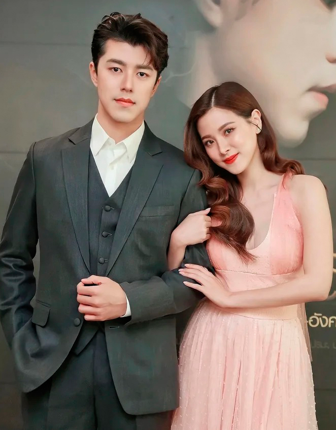 Từng gặp không ít sóng gió thuở mới vào nghề, hiện tại Baifern Pimchanok đang có sự nghiệp và tình yêu viên mãn. 