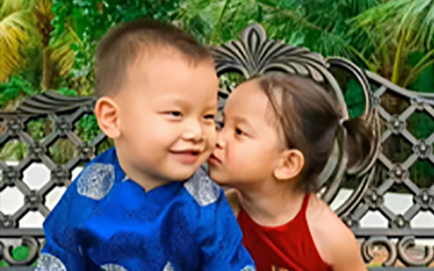 Khoảnh khắc thân mật của Lisa - Leon nhà Hồ Ngọc Hà khiến dân mạng 'tan chảy' Ảnh 2