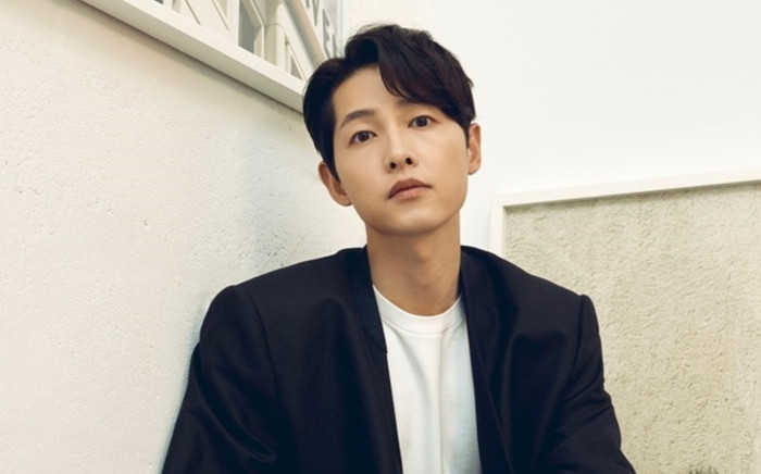 Song Joong Ki phản ứng bất ngờ khi được khán giả quốc tế bắt chuyện, có gì mà được khen nhân cách vàng? Ảnh 2
